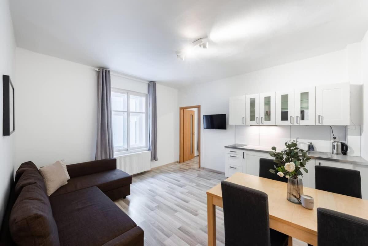 Charming Spacious In Apartmán